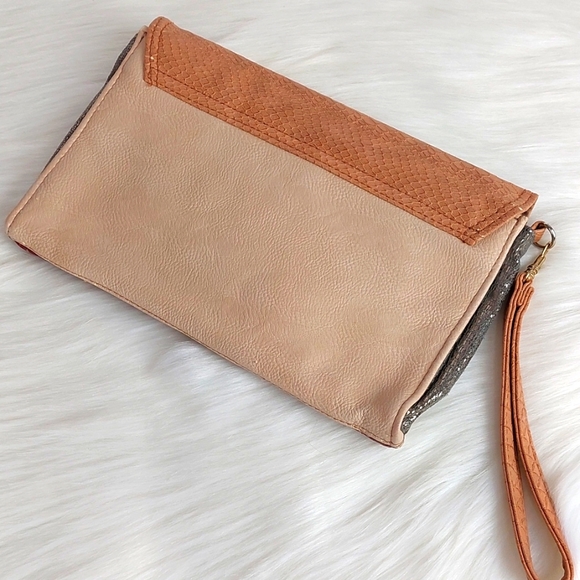 Bijou Brigette Clutch Wristlet - Picture 5 of 13